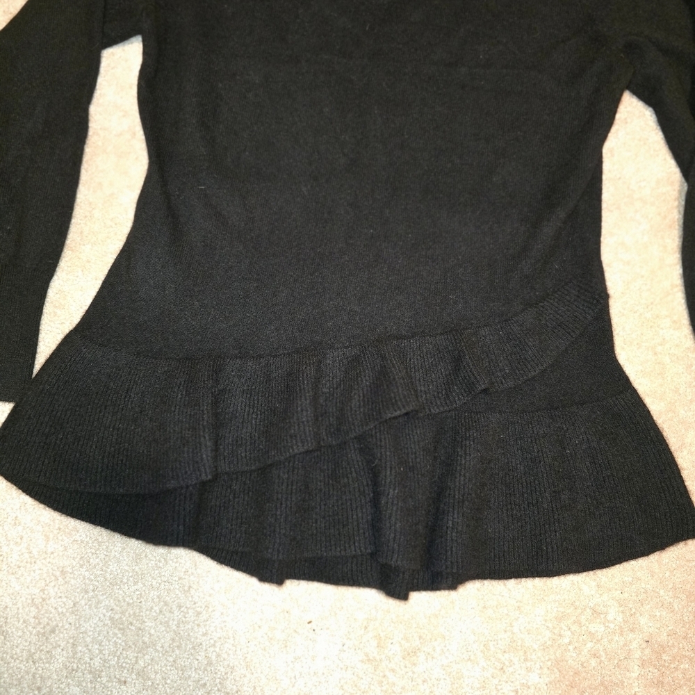 Isaac Mizrahi Cashmere Black V-Neck Ruffle Bottom Peplum Sweater Medium